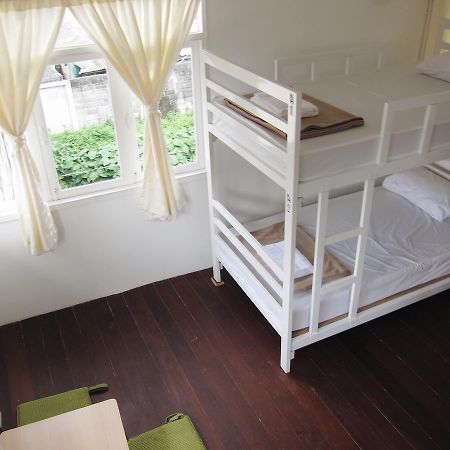 Baan Nai Trok Hostel Bangkok Luaran gambar