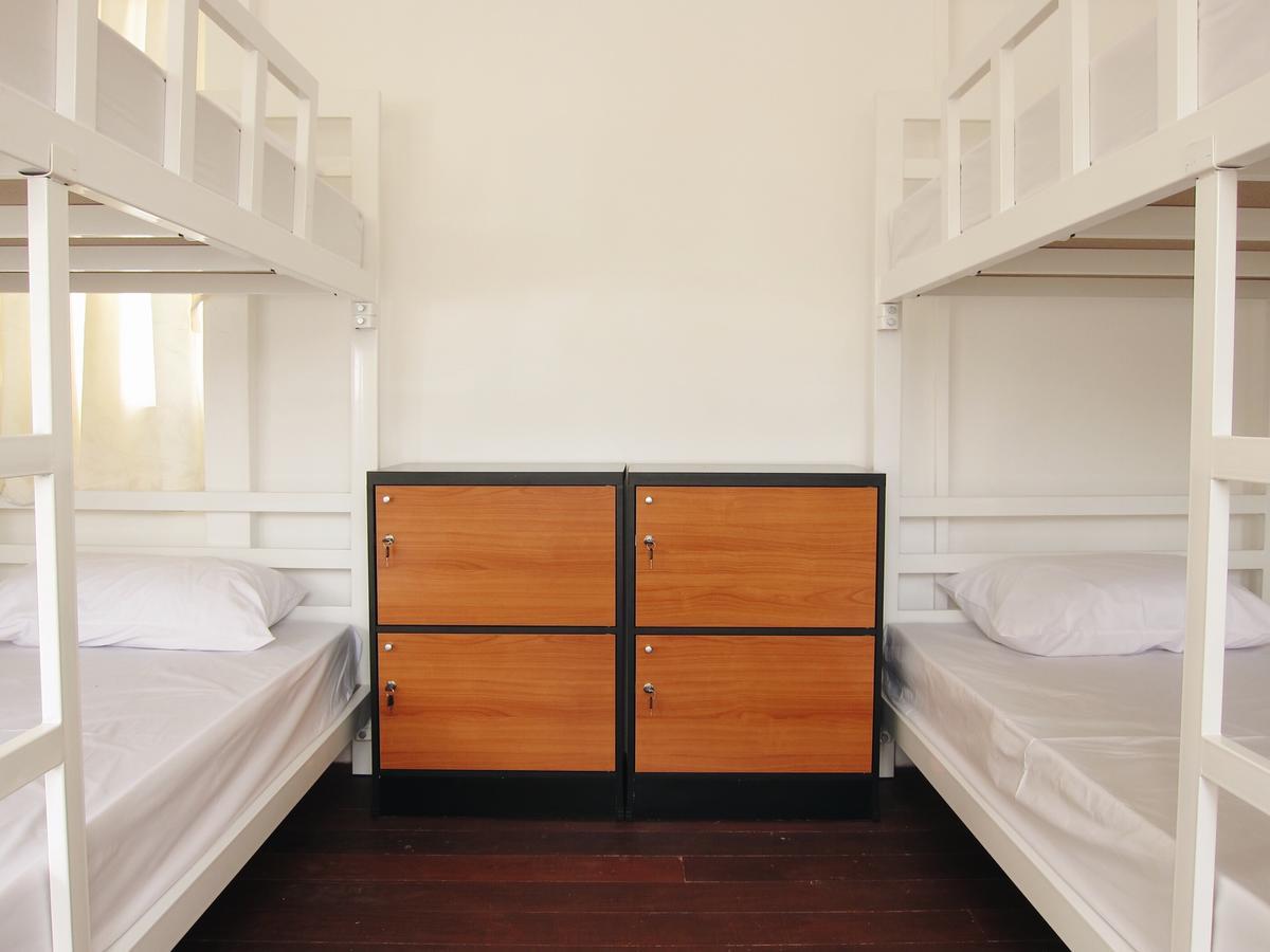 Baan Nai Trok Hostel Bangkok Luaran gambar