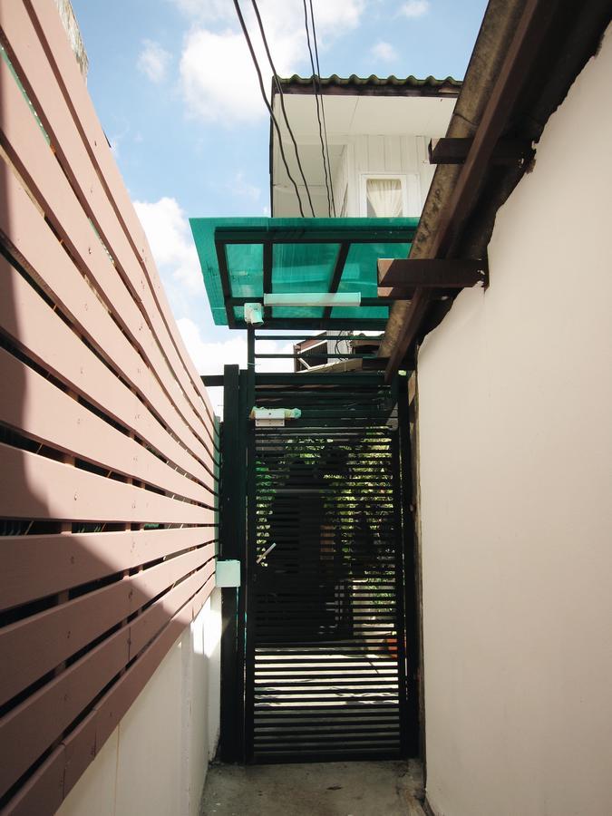Baan Nai Trok Hostel Bangkok Luaran gambar